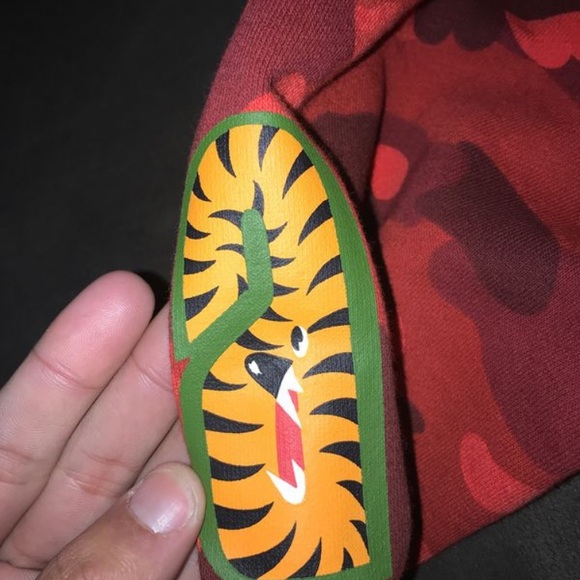 Red Bape crewneck Sz Lg AUTHENTIC - Picture 8 of 8